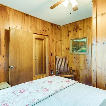 Peaceful Hendersonville Cabin - Hot Tub And Fire Pit